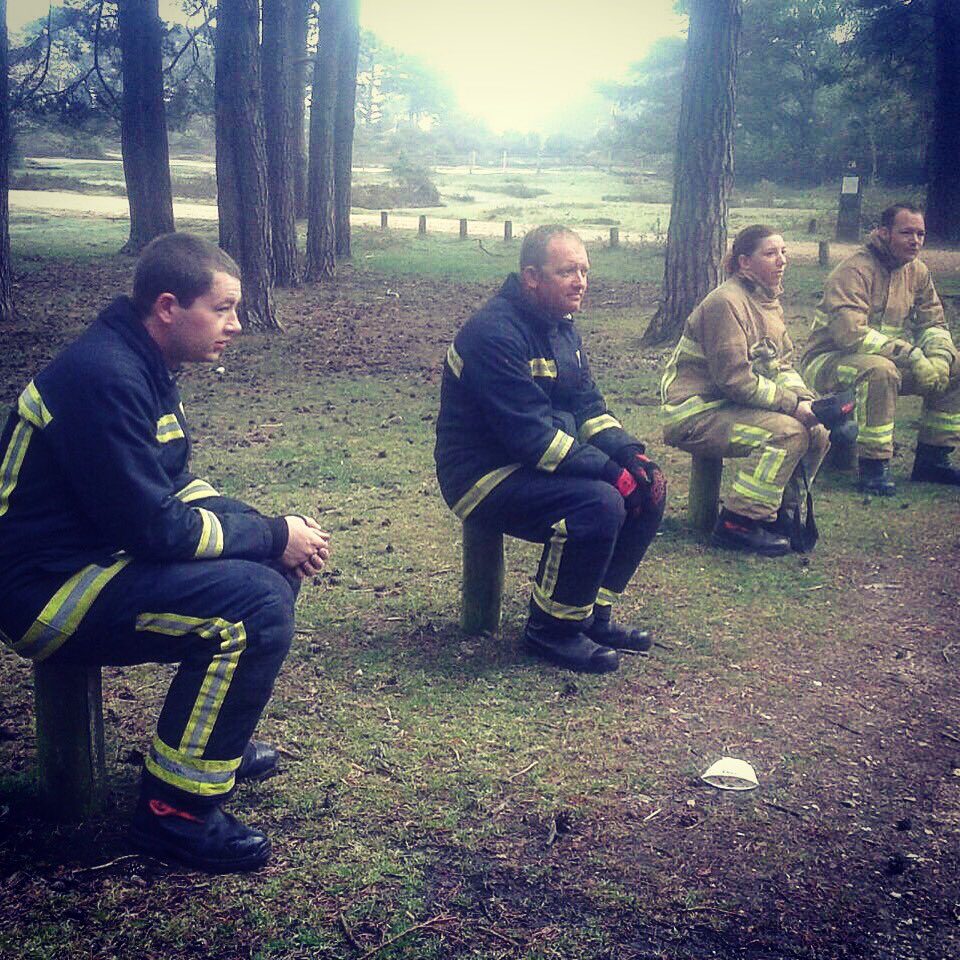 Lyndhurst48's tweet photo. When you get a quick 5 mins at work #debrief #4wisemonkeys https://t.co/QwvQmvqvHz