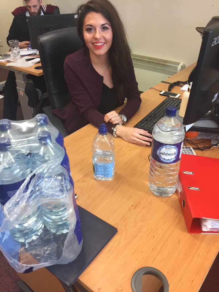 WittonCiren's tweet photo. Keeping hydrated. #Priorities #MessyOffice #KeepHydratedKids #TimeIsMoney @ashlee9894 https://t.co/nwMJDssxeP