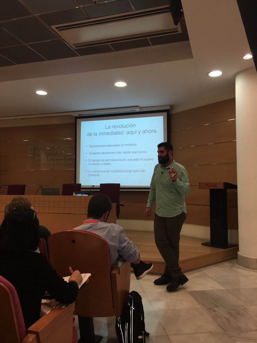 mochoam's tweet image. #ciedo amb el #microelearning hi haurà aprenentatge immediat i de curta durada @snacksonapp