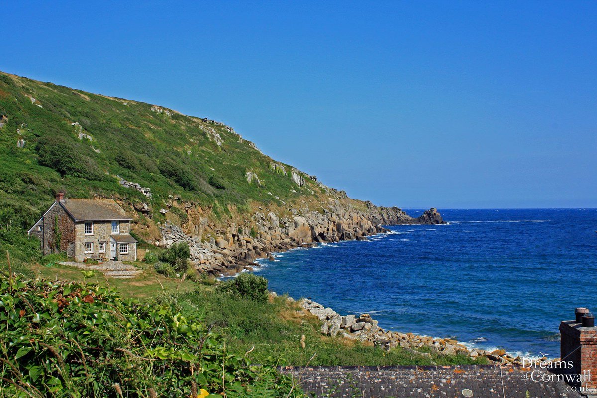 dreams_cornwall's tweet photo. What a view! Beautiful Lamorna Cove in Cornwall 

Discover some of the best places to stay ~ https://t.co/nubB9rEZeG https://t.co/nJTOD5paPY