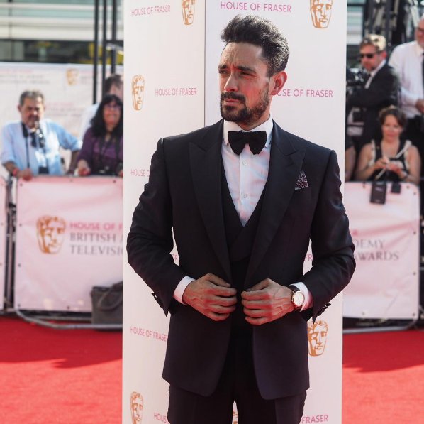 Carl23B's tweet photo. This suit worn at the Television #BAFTAs #BaftaTV #BAFTAStyle https://t.co/oQMrl7sebZ wearing @Chester_Barrie https://t.co/xx5OchBCXe