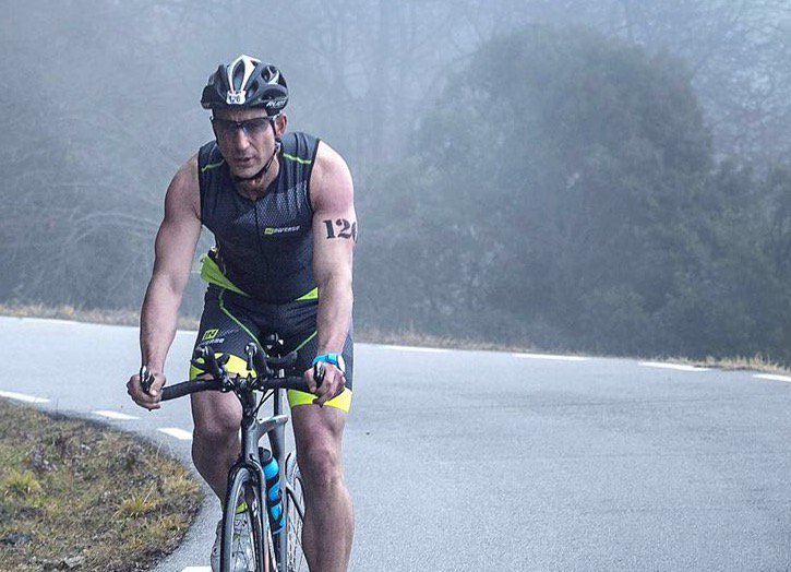 TriatletasenRed's tweet photo. Dani Rovira debutará en el  #IM703Barcelona. Así llega el popular actor a la cita con el tri https://t.co/6DYDm6BSZL https://t.co/yAHZbAMLy0