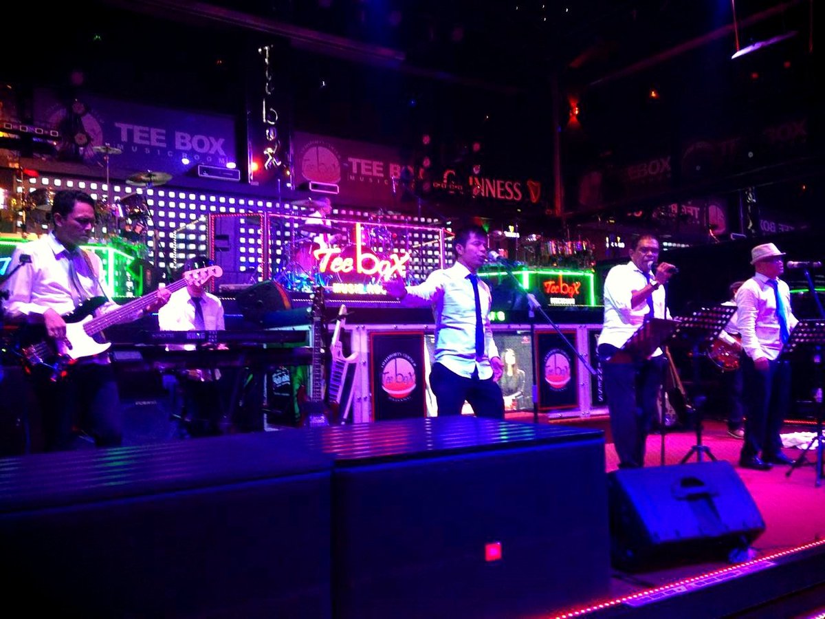hadir dikota Padang group band baru "Teebox Legend Band" setiap hari Rabu 10pm till 12pm di teebox music room padang