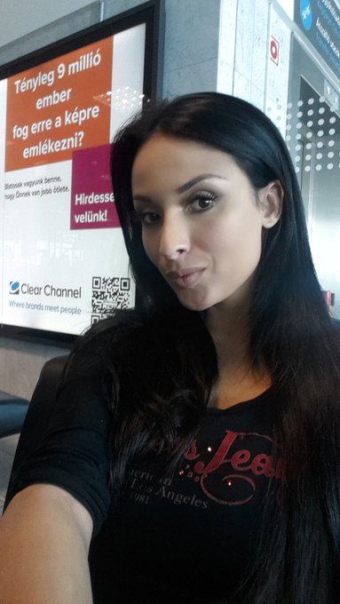 Bye bye Budapest. ...direction London for @joybearpictures @Joybearbaby ✈✈? https://t.co/At68qVVg3Q