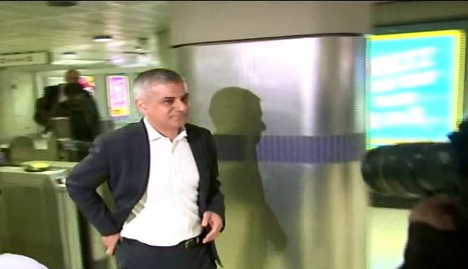 [VIDEO] Hari Pertama Kerja Wali Kota Muslim Pertama di London dlvr.it/LHJVs4