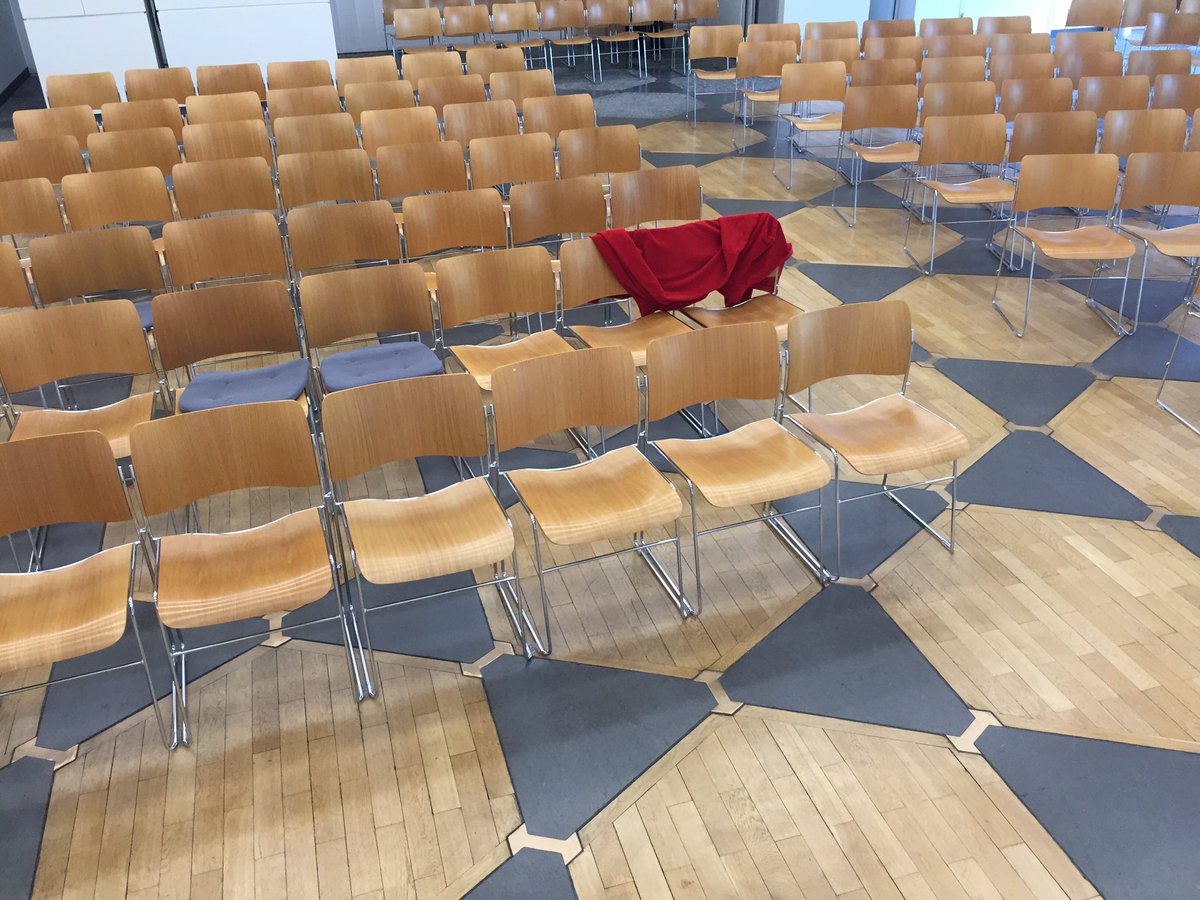 #PhysikinHollywood an der @GSI_de   - die ersten Handtücher liegen schon ;-)