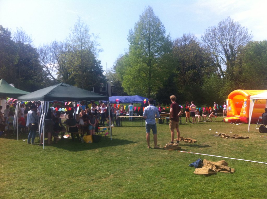 PkvvContractus's tweet photo. Het BAZES Kinderfestival is in volle gang! Al enkele groepen zijn langsgeweest, we zijn er nog tot 1600u! https://t.co/iCRPkX5PHc