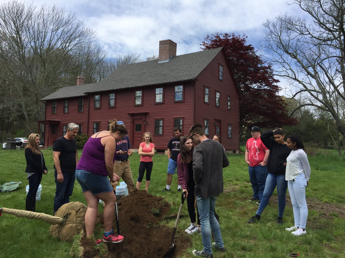 eghsscience's tweet photo. At Briggs-Bosch Farm in EG with Botany students planting an Elm for the EG Land Trust!  #EGHSmatters Thnks @efm6660 https://t.co/7SaILkiNdc