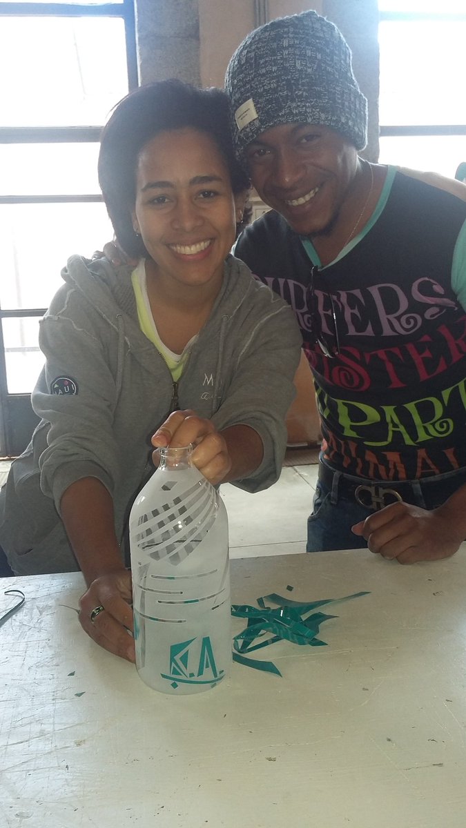 marisolalcala's tweet photo. Los alumnos de artesania @eoi trabajando en un taller en la Fábrica de Vidrio de La Granja #craftdesigners https://t.co/FiftsMc7xt