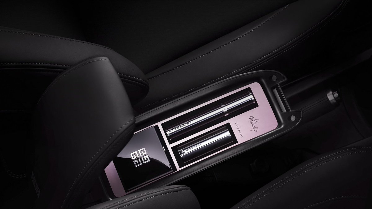 futuradesignltd's tweet image. One for the girls, the Limited Edition @DS_Official Givenchy #LeMakeUp DS3 ow.ly/9XYa3006c9w