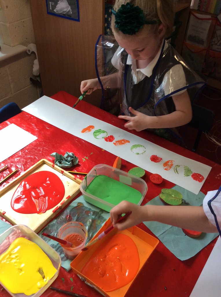 JMrsbd's tweet photo. @fazakprimary Practising our printing skills using fruit, we had great fun! https://t.co/Cwd4cARzhD