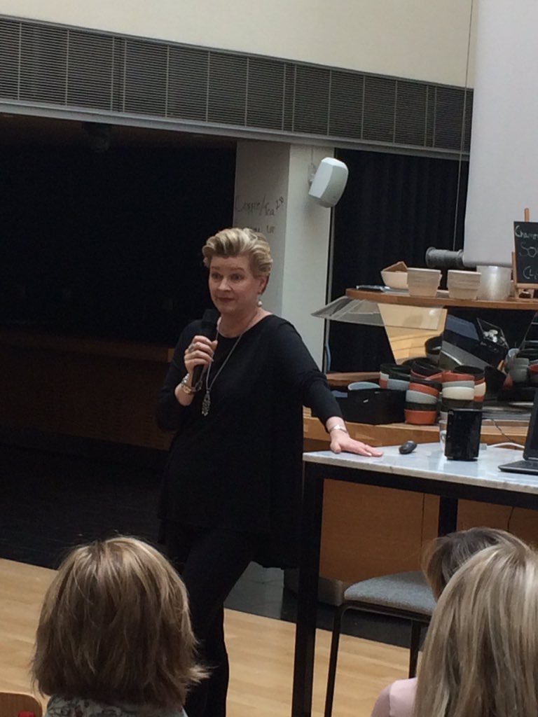 Palaveri isommalla porukalla. <a href="/annekorkiakoski/">Anne Korkiakoski</a> vastaa janoomme kuulla, kuinka markkinoinnin merkitystä kasvatetaan.