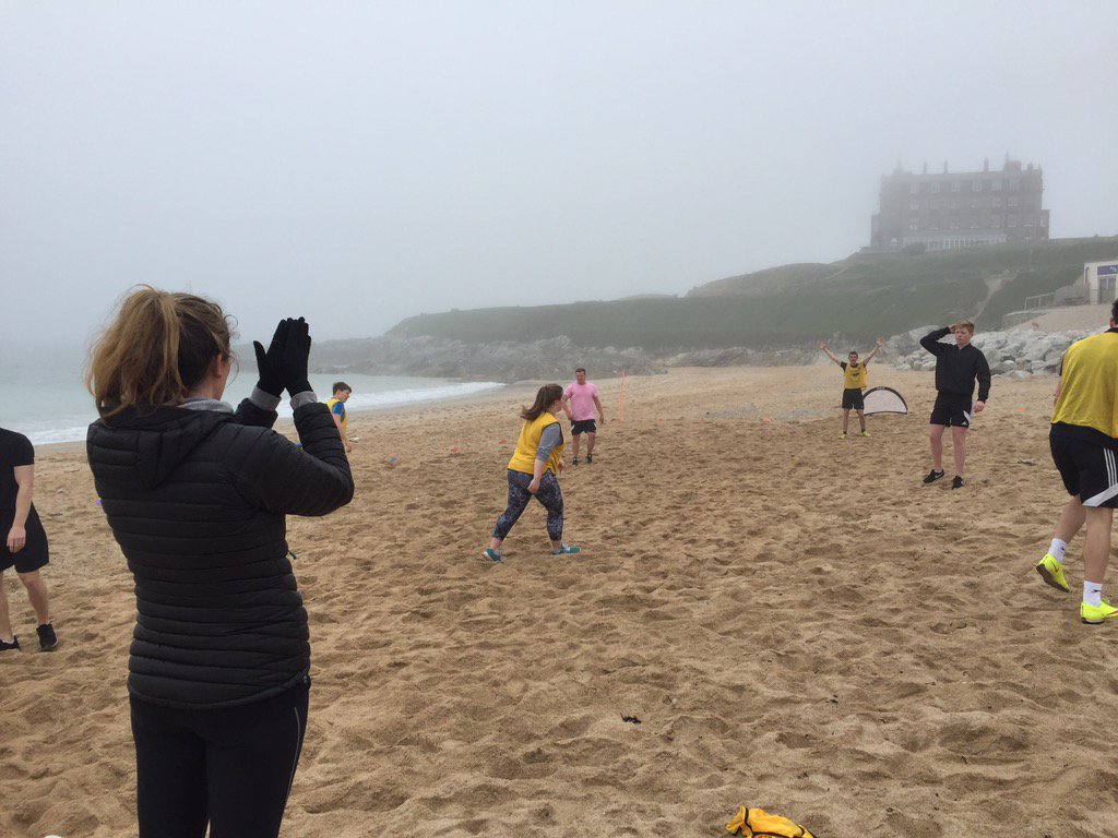 SportMakerDS's tweet photo. @BCSportsMaker encouraging students at our #beachgames2016 down on distraction today! https://t.co/1PIZ35jftw