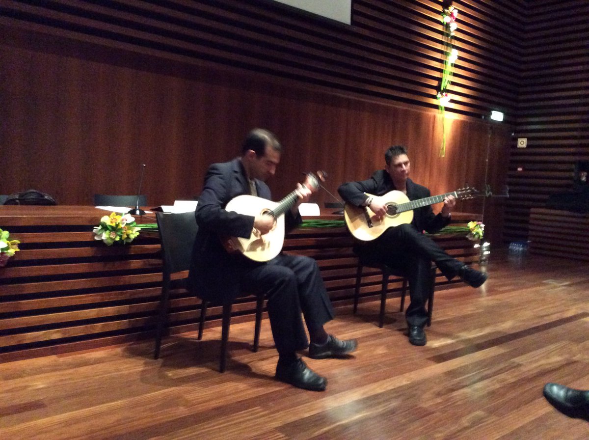 ChijsvanN's tweet photo. Prachtige muzikale opening @Efcap_Porto2016 met Fado muziek. https://t.co/mUMY9SSoP7