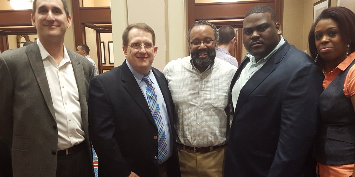 .<a href="/MOrestaurants/">Missouri Restaurants</a> welcome new <a href="/MissouriNAACP/">Missouri State NAACP</a> leader ow.ly/BN6d3006w6o Spotted: <a href="/MarkDiamondSTL/">Mark Diamond</a>