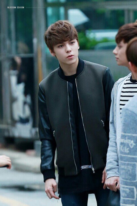 jicsou's tweet photo. [HQ] 160506 #SEVENTEEN #세븐틴 #VERNON #버논 cr. Blossom Season

https://t.co/nOjP7yzA1R…
https://t.co/nOjP7yzA1R… https://t.co/PEGx5JeByh