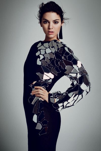 KrisJenner's tweet photo. RT to nominate @KendallJenner for Teen Choice Model 2016! #ChoiceModel https://t.co/iOSC4o7Klp