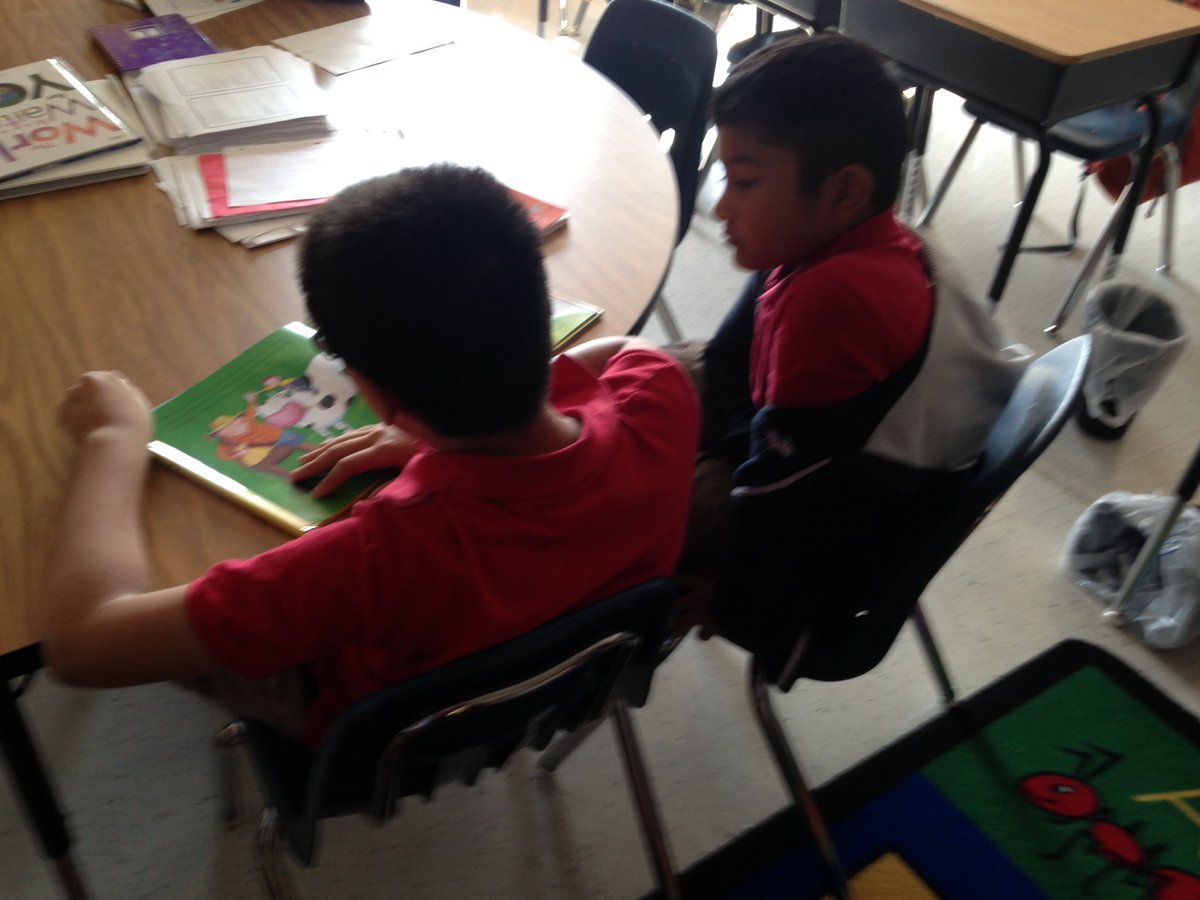JamieThalacker's tweet photo. Third grade sharing their novels with us during Reading Buddies time π @EnsleyNesbitt @IsonSpringsES #iamison https://t.co/wz9vh7HWLY