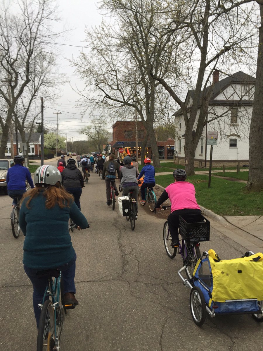 Vine_Neighbor's tweet photo. Bike Week in Kalamazoo starts Saturday! family friendly slow roll to @KalamazooMarket  https://t.co/7Yc6jWdZVc https://t.co/i5E4Jhntaa