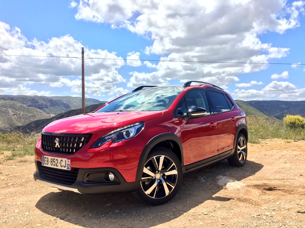 auto_app's tweet photo. Oggi proviamo in anteprima la nuova #Peugeot2008! Iniziamo il test con la #Puretech130 #GTLine, cambio manuale 6m! https://t.co/Pf1fh0uHJE