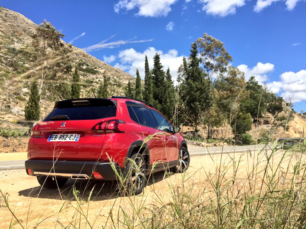 auto_app's tweet photo. Oggi proviamo in anteprima la nuova #Peugeot2008! Iniziamo il test con la #Puretech130 #GTLine, cambio manuale 6m! https://t.co/Pf1fh0uHJE