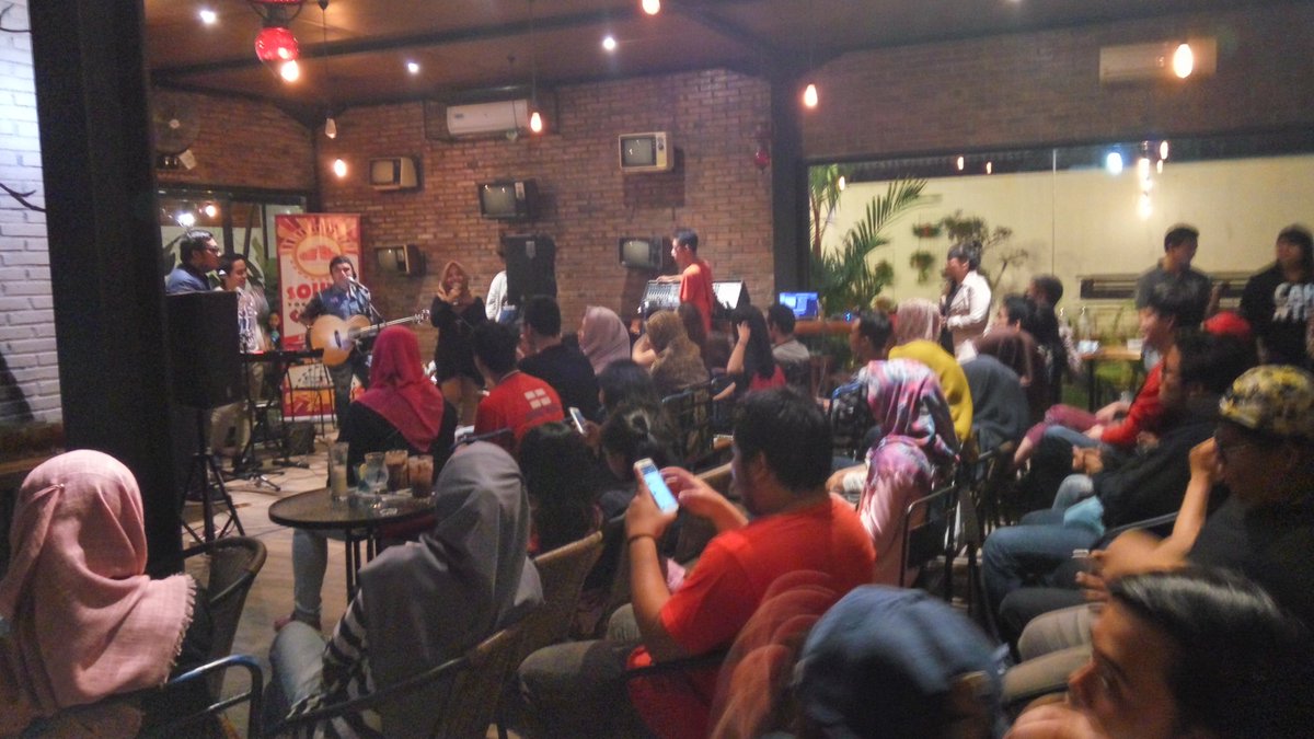 bejanawaktu's tweet photo. dengerin intro Suara Hati Seorang Kekasih aja udah bikin baper ;)) https://t.co/u7Mt9rWYLk