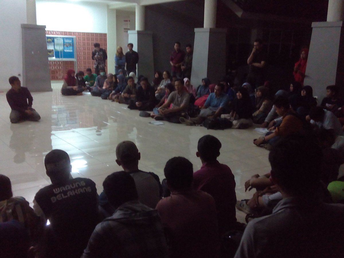 Sekali lagi kami merindukan bapak kami,
Bapak yang tidak tega membunuh anaknya
#SatUndip