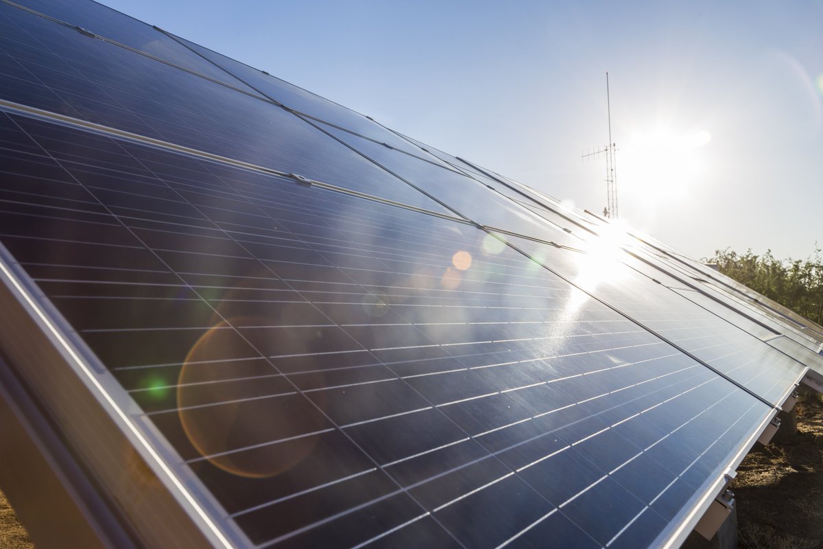 GetFundedSolar's tweet image. So much renewable energy in Germany, they paid people to use electricity!  Via @qz #solar qz.com/680661/germany…