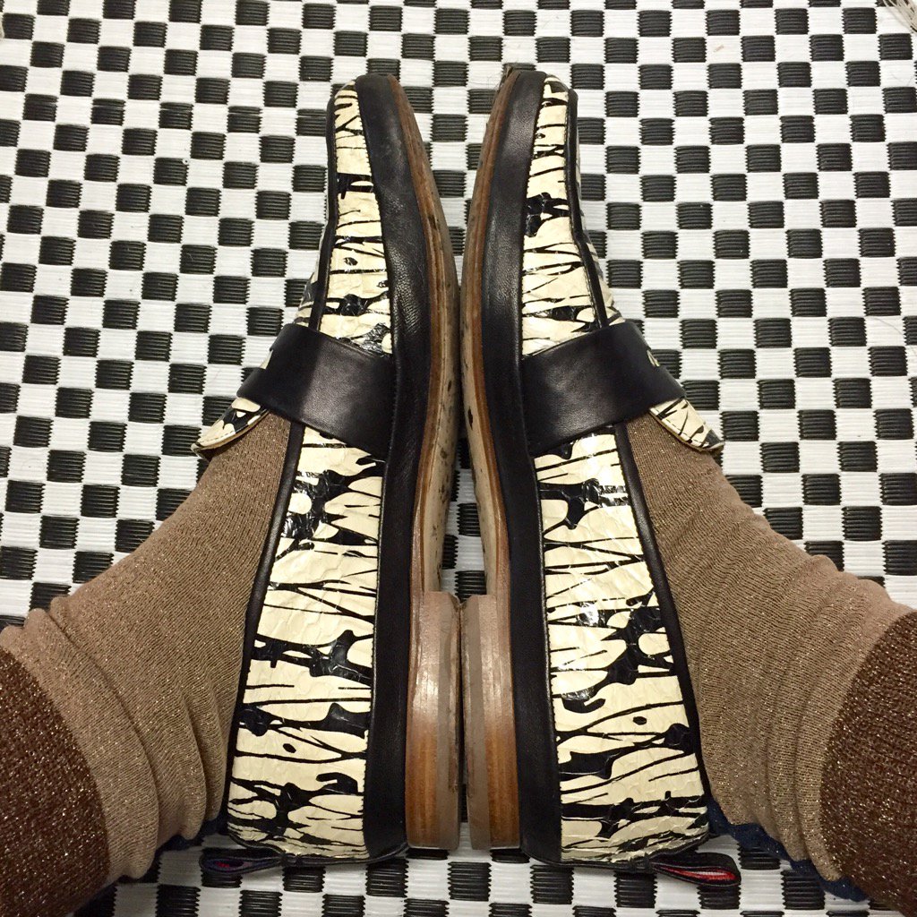 NicolasMessina's tweet photo. I HAVE THEM !!! @JourFerieParis 😊😊👞 / @Famest #ShoesOfTheDay #shoes #NicolasMessina #socks https://t.co/wVeM6wq7yZ
