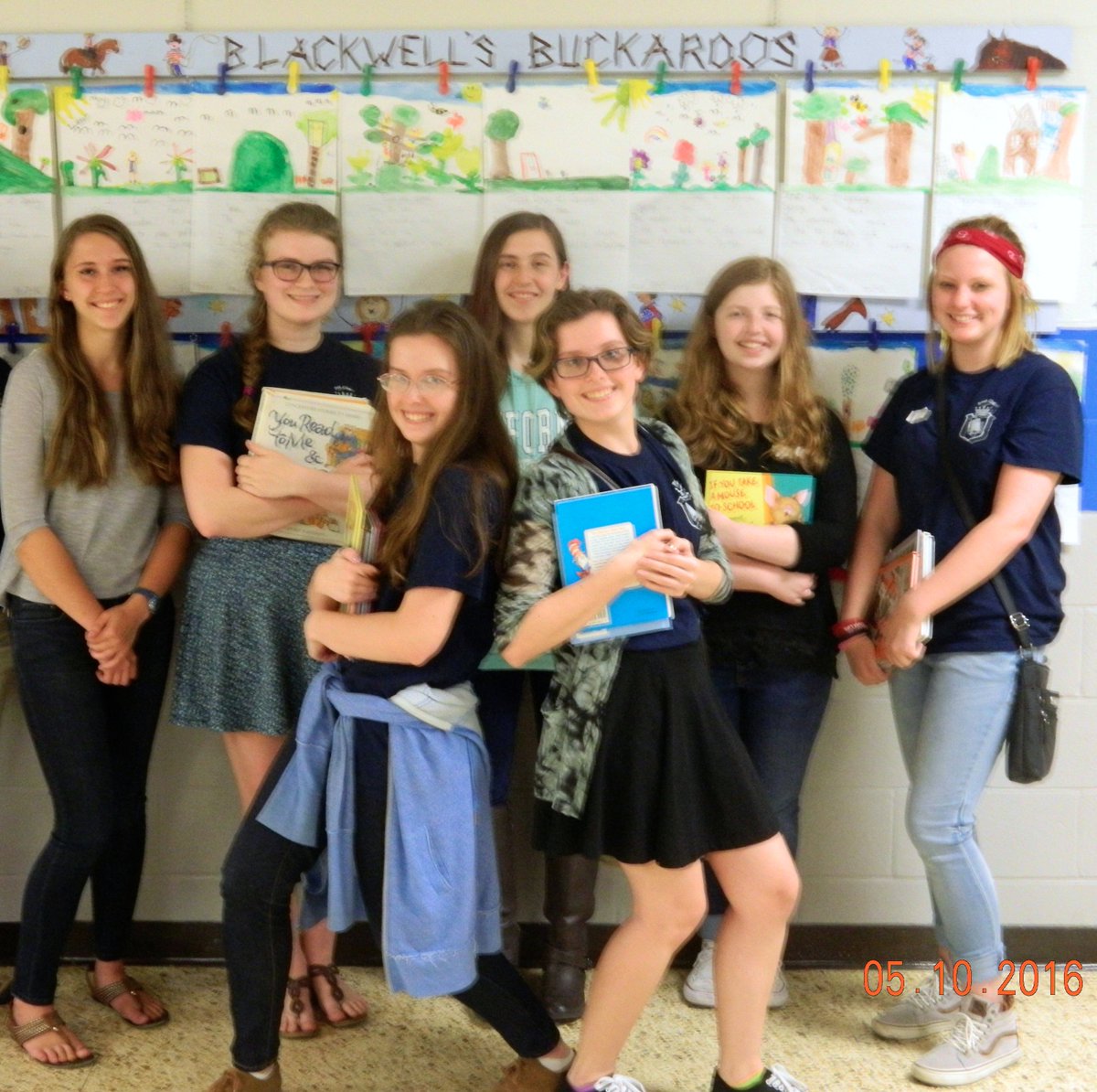 gmsdk12's tweet photo. The Book Club at Houston High School went to Dogwood Elementary for  their 3rd annual reading day.  #bookclubrules https://t.co/IVamoh4RCY