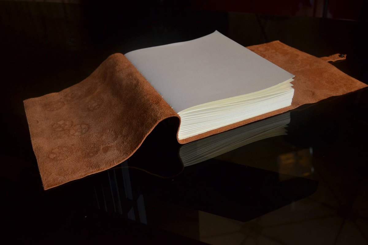 BBookbinding's tweet image. Taccuino medievale GHIBLI in pelle goffrata #binding #studioghibli #medieval #bookbinding