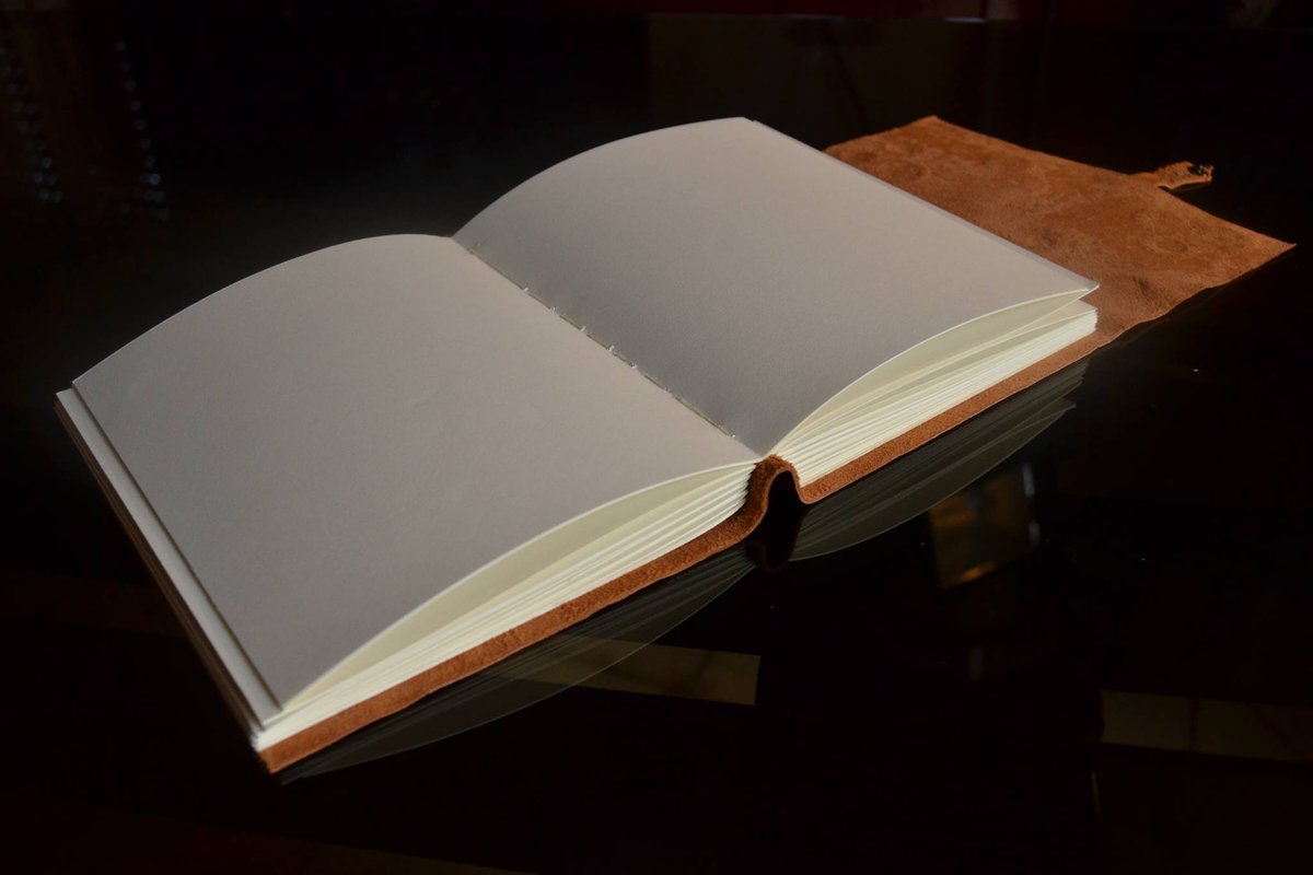 BBookbinding's tweet image. Taccuino medievale GHIBLI in pelle goffrata #binding #studioghibli #medieval #bookbinding