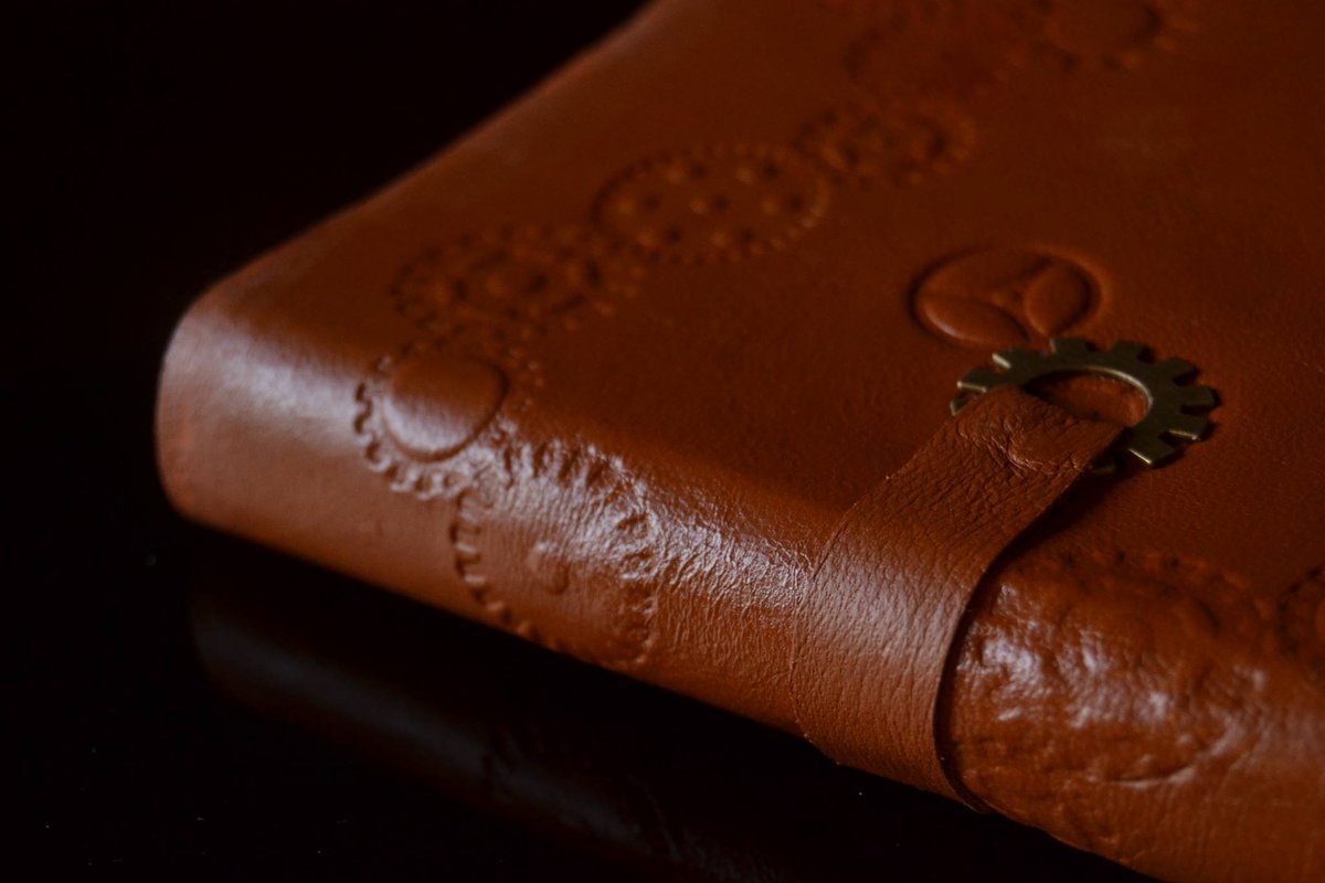 BBookbinding's tweet image. Taccuino medievale GHIBLI in pelle goffrata #binding #studioghibli #medieval #bookbinding