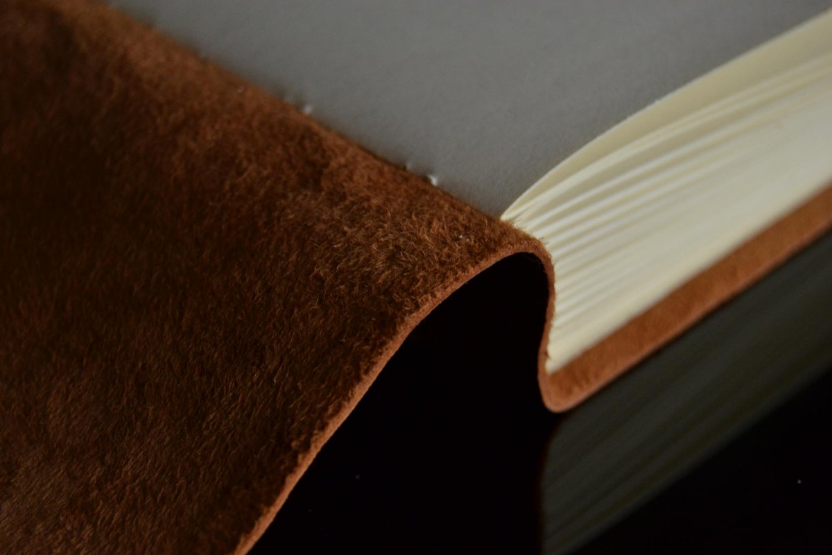 BBookbinding's tweet image. Taccuino medievale GHIBLI in pelle goffrata #binding #studioghibli #medieval #bookbinding