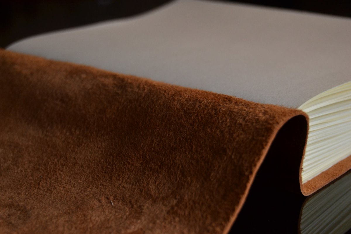 BBookbinding's tweet image. Taccuino medievale GHIBLI in pelle goffrata #binding #studioghibli #medieval #bookbinding