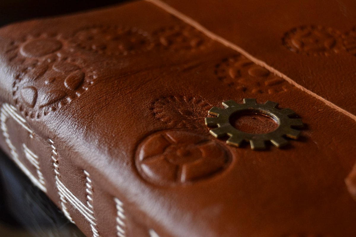 BBookbinding's tweet image. Taccuino medievale GHIBLI in pelle goffrata #binding #studioghibli #medieval #bookbinding