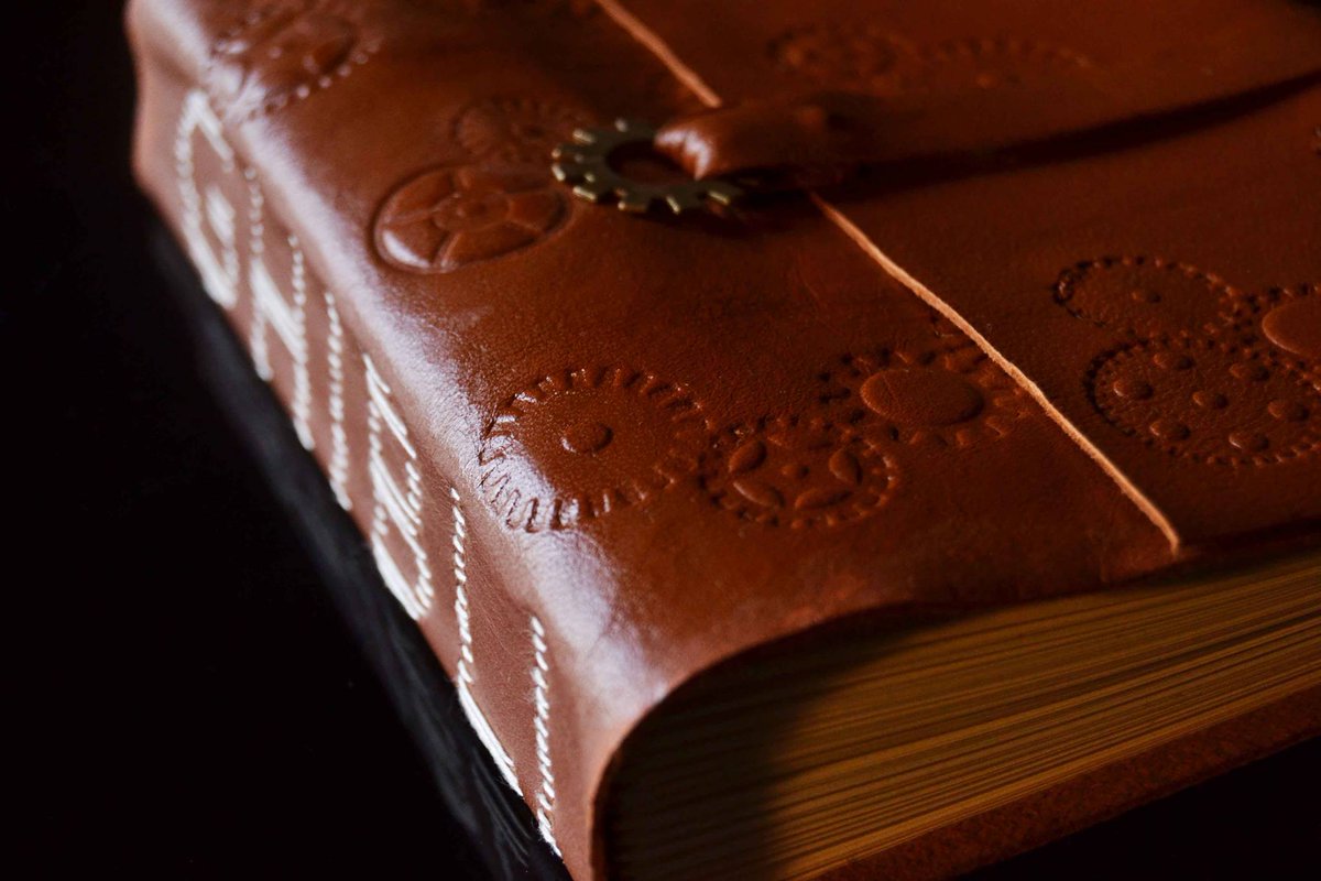 BBookbinding's tweet image. Taccuino medievale GHIBLI in pelle goffrata #binding #studioghibli #medieval #bookbinding