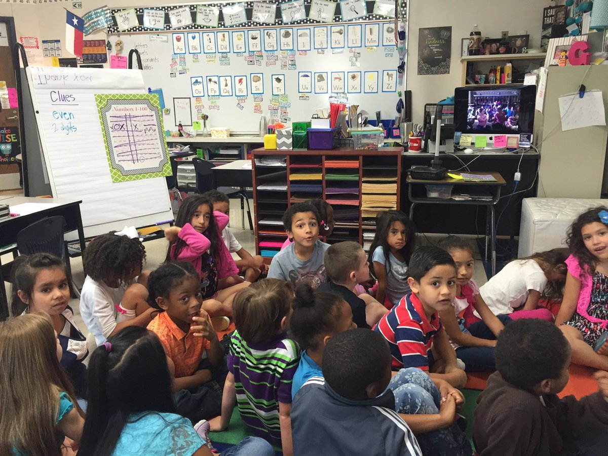 MrsGuynes's tweet photo. We played mystery number via Skype with a class in Jonesboro, AR today! #shandses @tamarawimberley https://t.co/QnwEItar13