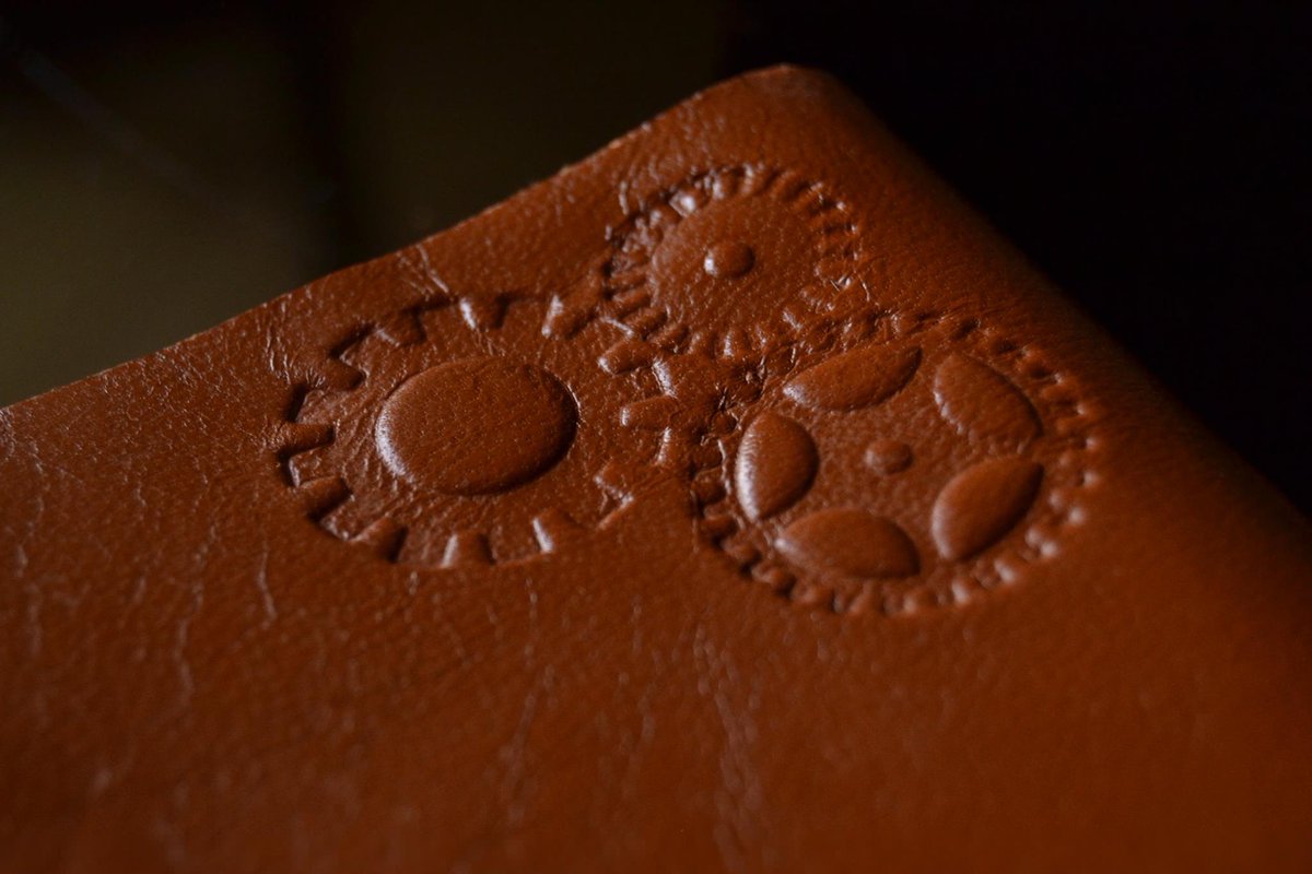 BBookbinding's tweet image. Taccuino medievale GHIBLI in pelle goffrata #binding #studioghibli #medieval #bookbinding