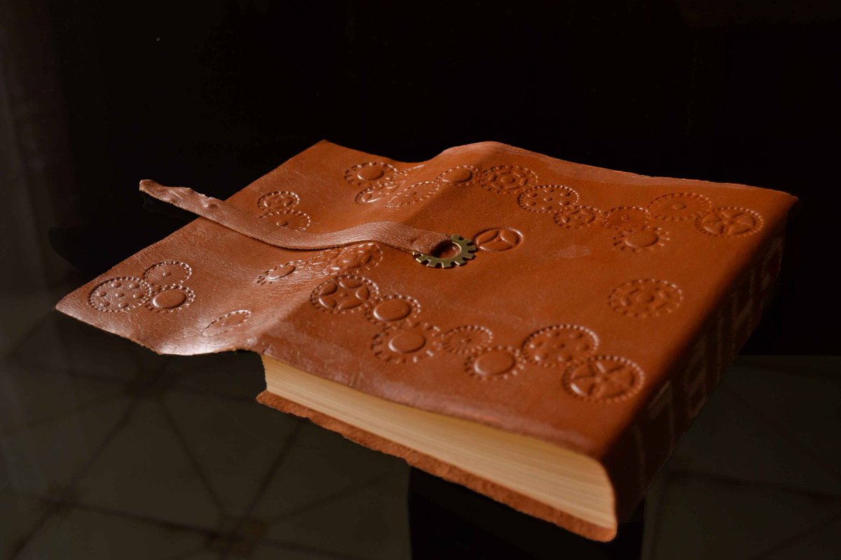 BBookbinding's tweet image. Taccuino medievale GHIBLI in pelle goffrata #binding #studioghibli #medieval #bookbinding