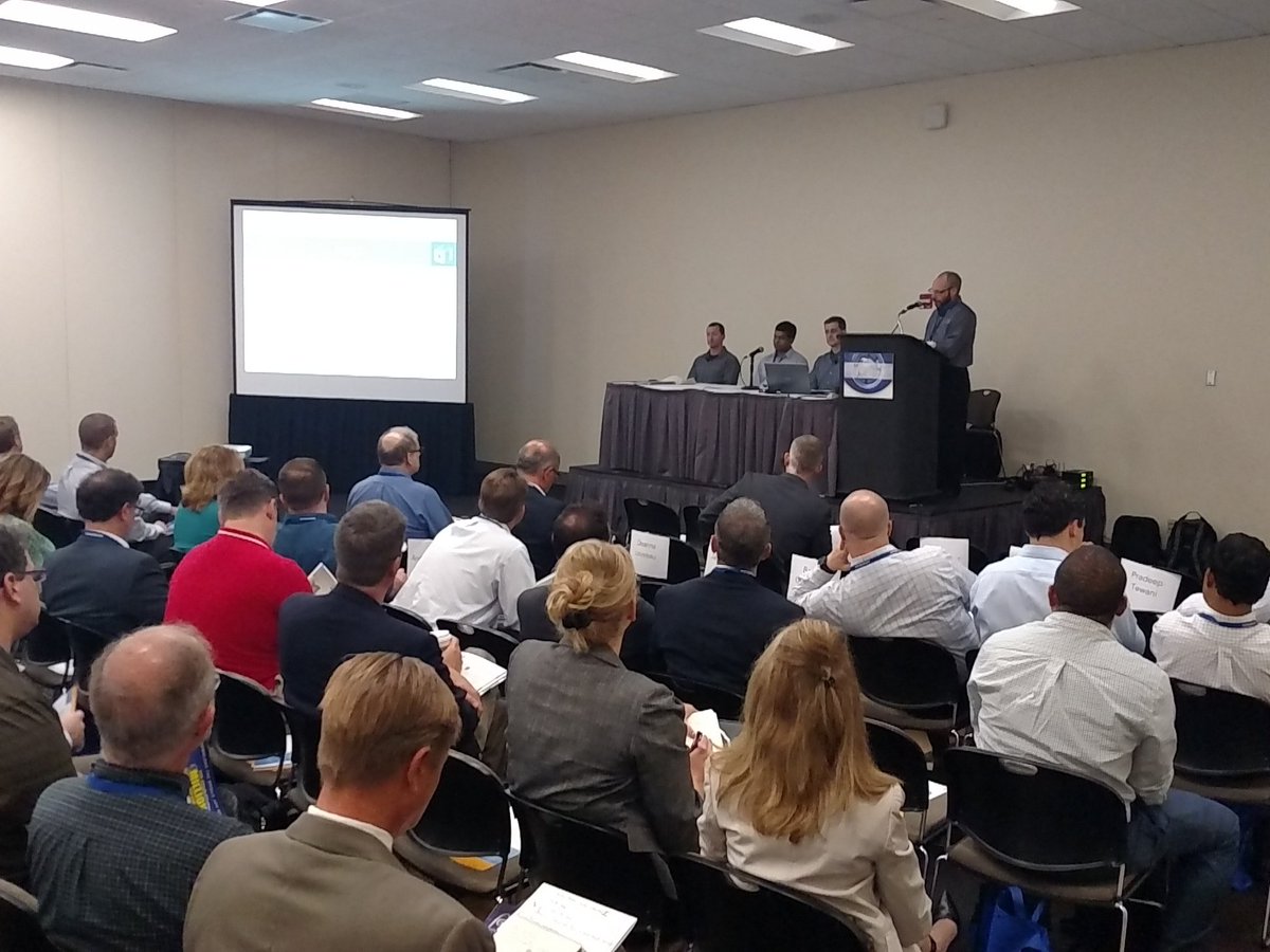 sbowman96's tweet photo. #ocidevops #g2i OCI devops session under way https://t.co/wRGYzhKyNO