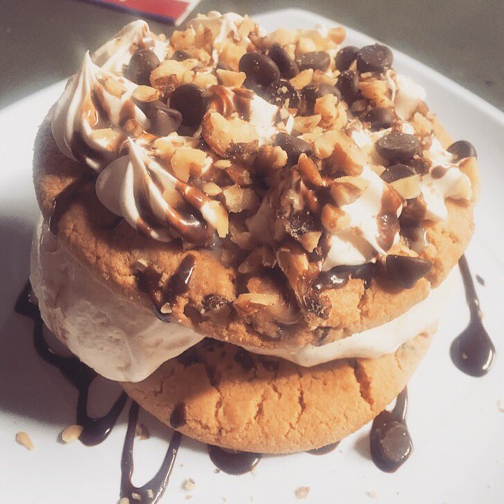 GraceMyDreams's tweet photo. Sweet victory! Cookie sundae sandwich @Braves #755club #atlanta #dessert https://t.co/dEZmZtIDQr