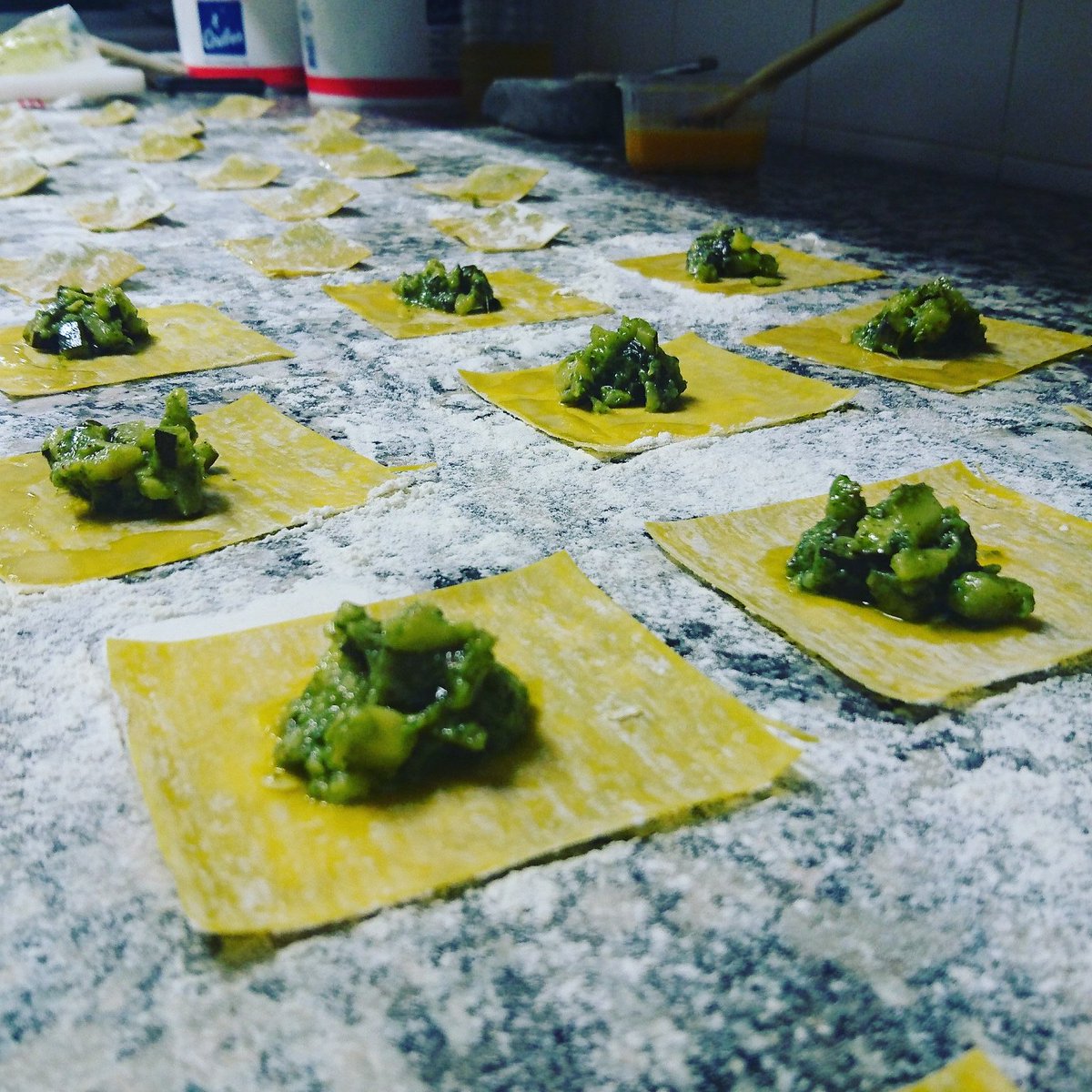 hostetvinum's tweet photo. Découvrez nos Cappellettis courgette basilic, délicatement accompagnés des quelques artichauts locaux #faitmaison https://t.co/qvUJ4xaa0b