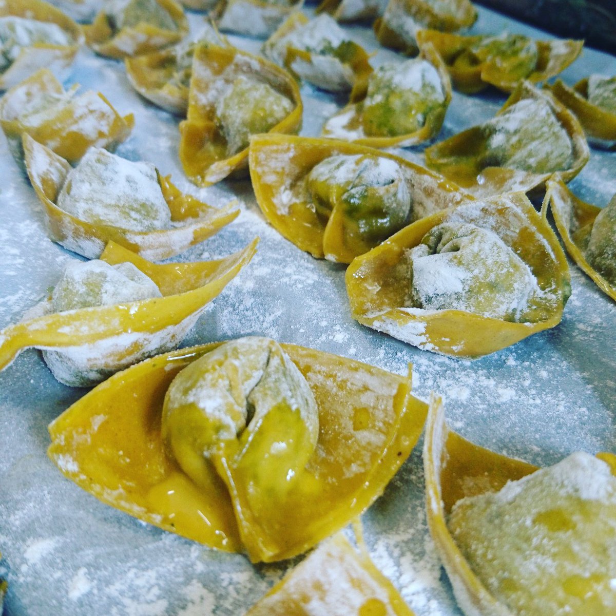 hostetvinum's tweet photo. Découvrez nos Cappellettis courgette basilic, délicatement accompagnés des quelques artichauts locaux #faitmaison https://t.co/qvUJ4xaa0b