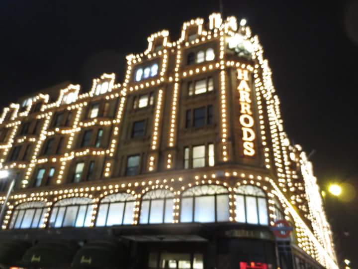 AlthausBeatrice's tweet image. @visitlondon #Nightlondon#Harrods 
It was beautiful there