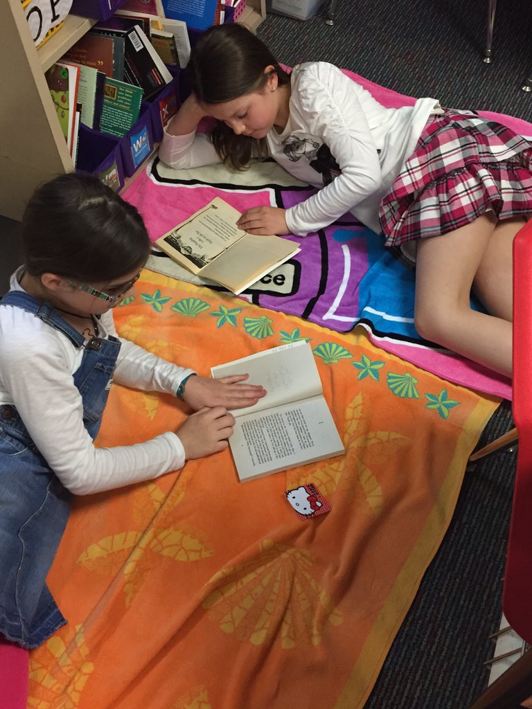 EricaSadlik's tweet photo. Right to Read Week fun! @PerryESP_Lake #PESloves2read https://t.co/u7iobG6XDY