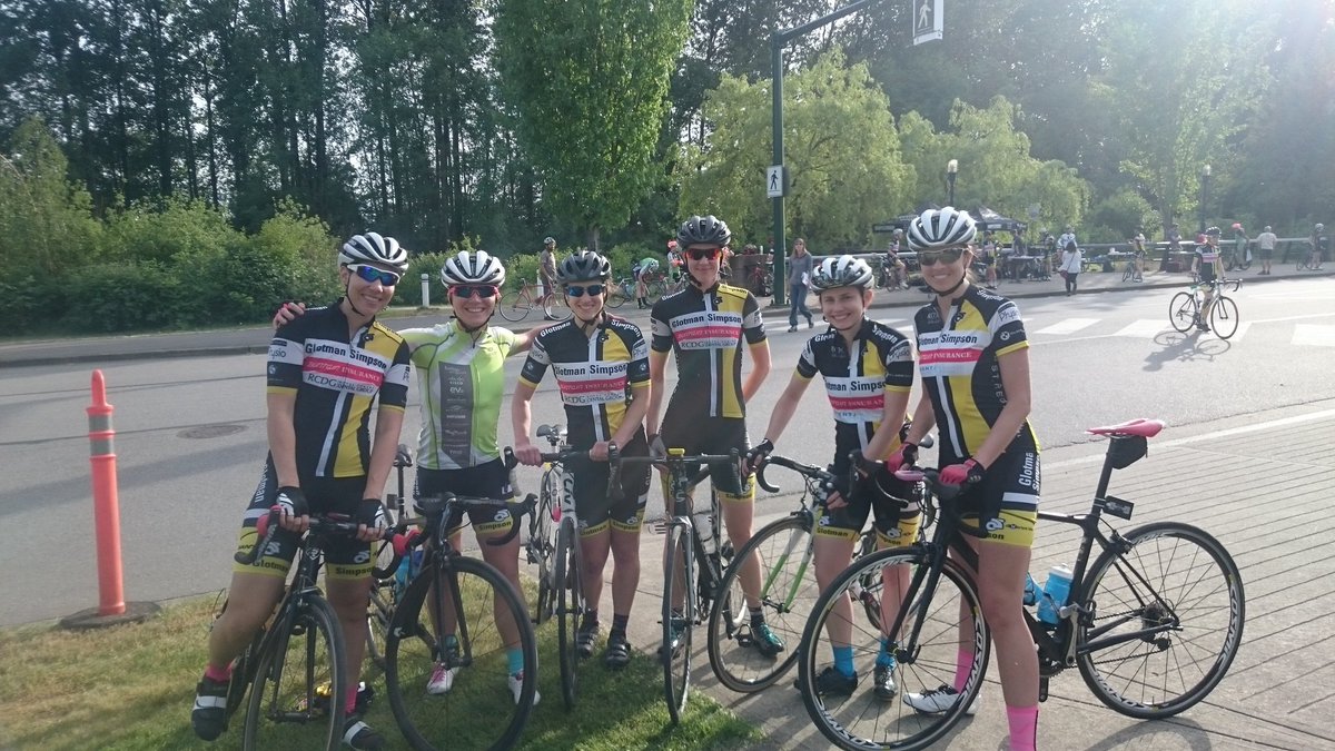 EVcycling's tweet image. Hey check out the womens @gscycling and men's @langloisbrown leaders jersey. Pretty snazzy! #cyclingbc
