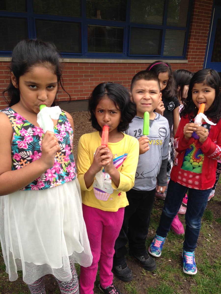 mrsarias1's tweet photo. I is for...Ice Popsicle Day in first grade! Yummy! #ivyhillleague https://t.co/krhjSM7iCt