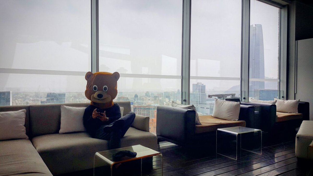 alvarezscl's tweet photo. ¡ Bear Grillz TIME <3! Adivinen quién ya está en la ciudad preparándose para este viernes 🐻🇨🇱  
#Vibes #DUB #CAmbar https://t.co/AMDCvH49Eh