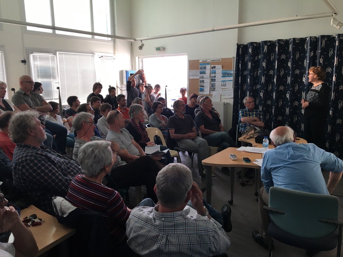 mediapariat's tweet photo. #FFVoilearbitres  soirée Règles de course à Thonon, salle pleine, révision du chapitre 2, cas,  jeux de rôles . https://t.co/03Pvw8eR41